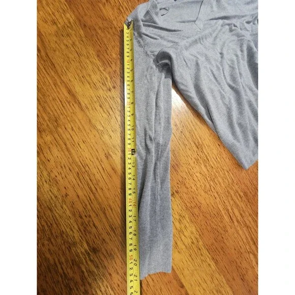 ZARA Basic V-Neck Knit Sweater Gray Size Small EUC Soft Touch Lightweight Stretc - Picture 6 of 8